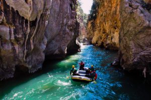 σκάφος στον ποταμό